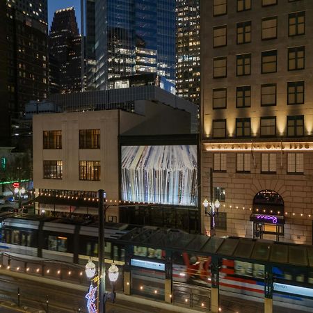 Отель Moxy Houston Downtown Экстерьер фото
